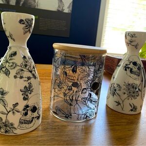 Skull and flowers glass jar with wooden lid and 2 candle stick holders - NWT